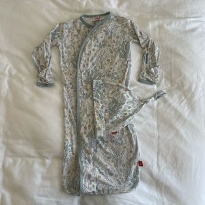 Magnetic me cozy sleeper gown and hat set newborn to 3 months
